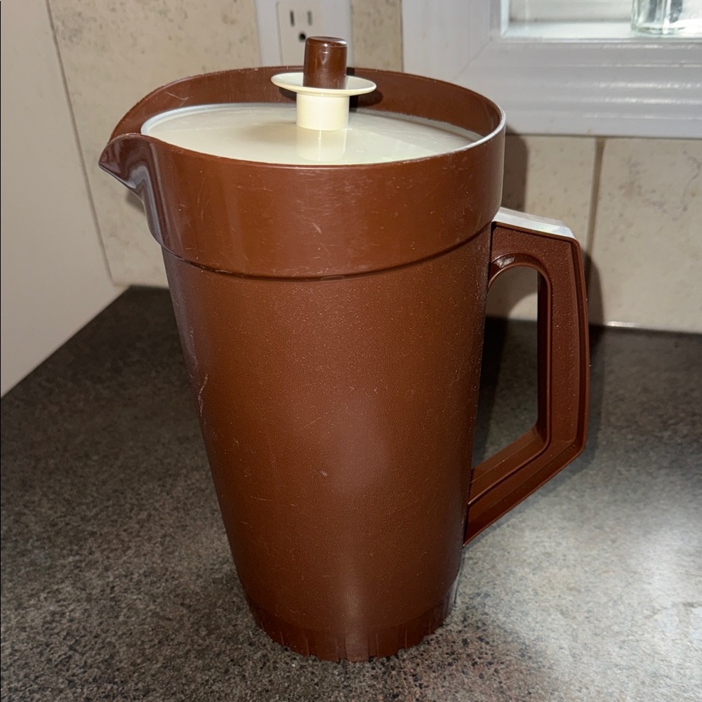 Brown Tupperware and lid juice container